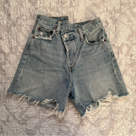 Agolde Criss 100% Cotton Frayed Cross Waist Asymmetrical Denim Jean Shorts - Picture 5 of 11